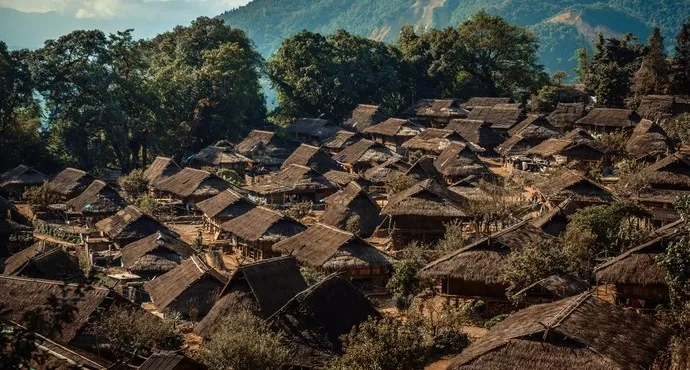 翁丁,在佤語中的意思就是雲霧繚繞的地方,又有高山白雲湖 之靈秀的