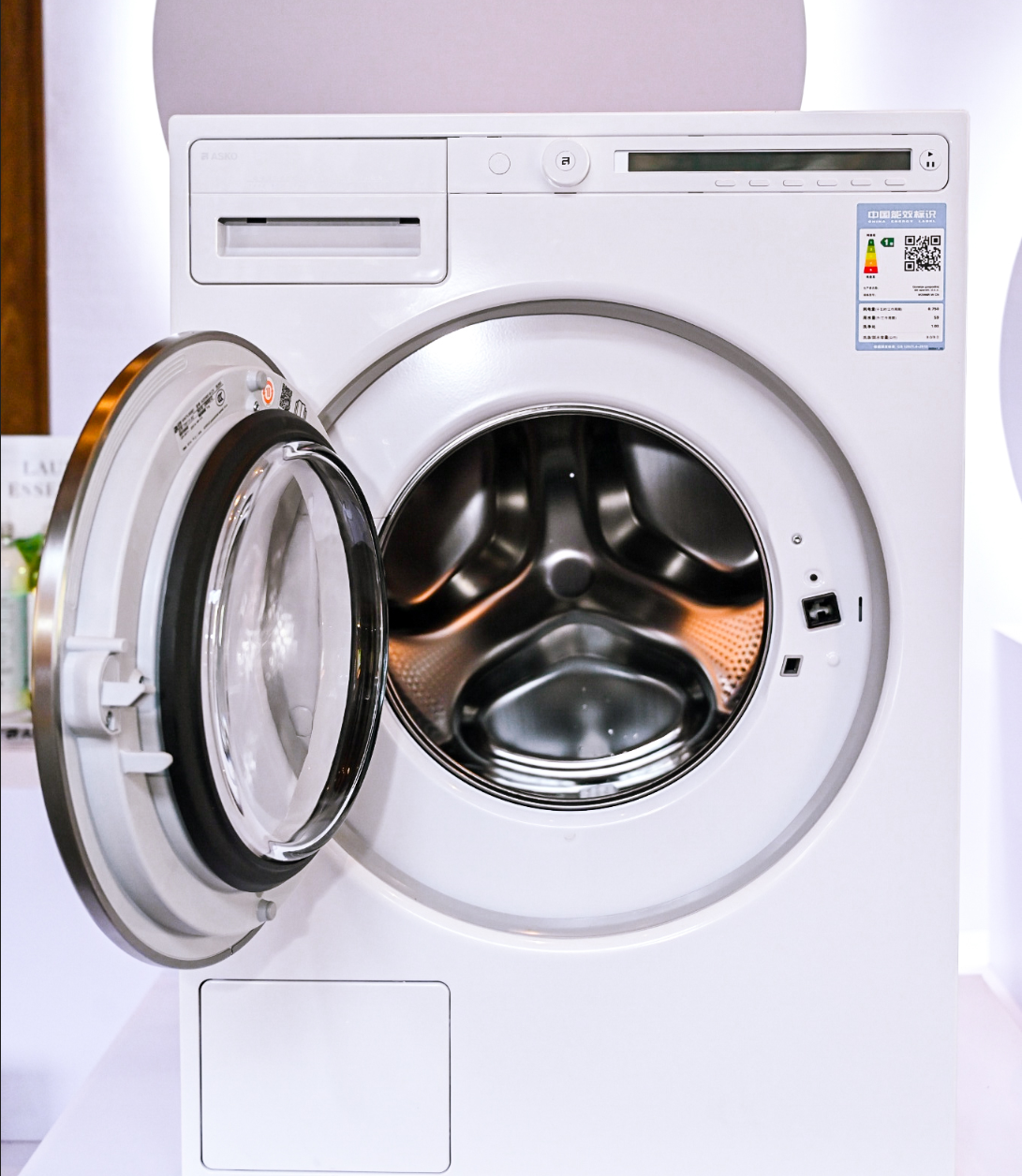 洗衣机w2096r▲我们首先来看一看asko w2096r洗衣机,这款洗衣机采用了