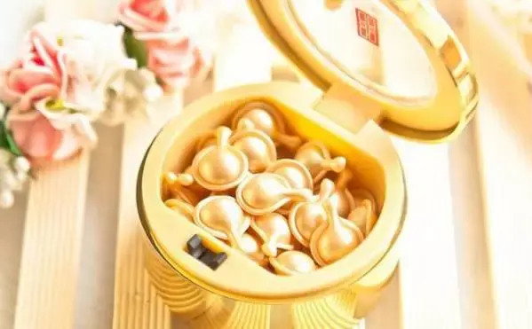 有什么适合20几岁油皮女生使用的抗衰老精华