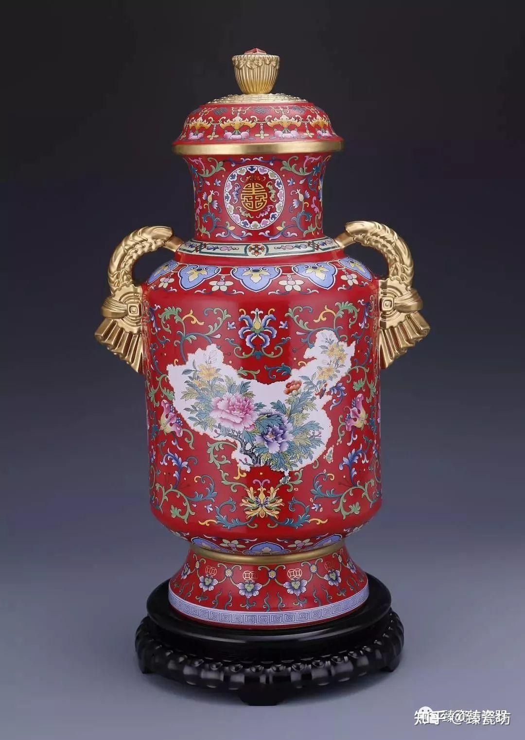 稳定明亮如宝石,与白釉和红釉并列,被推为宣德颜色釉瓷器的三大"上品"