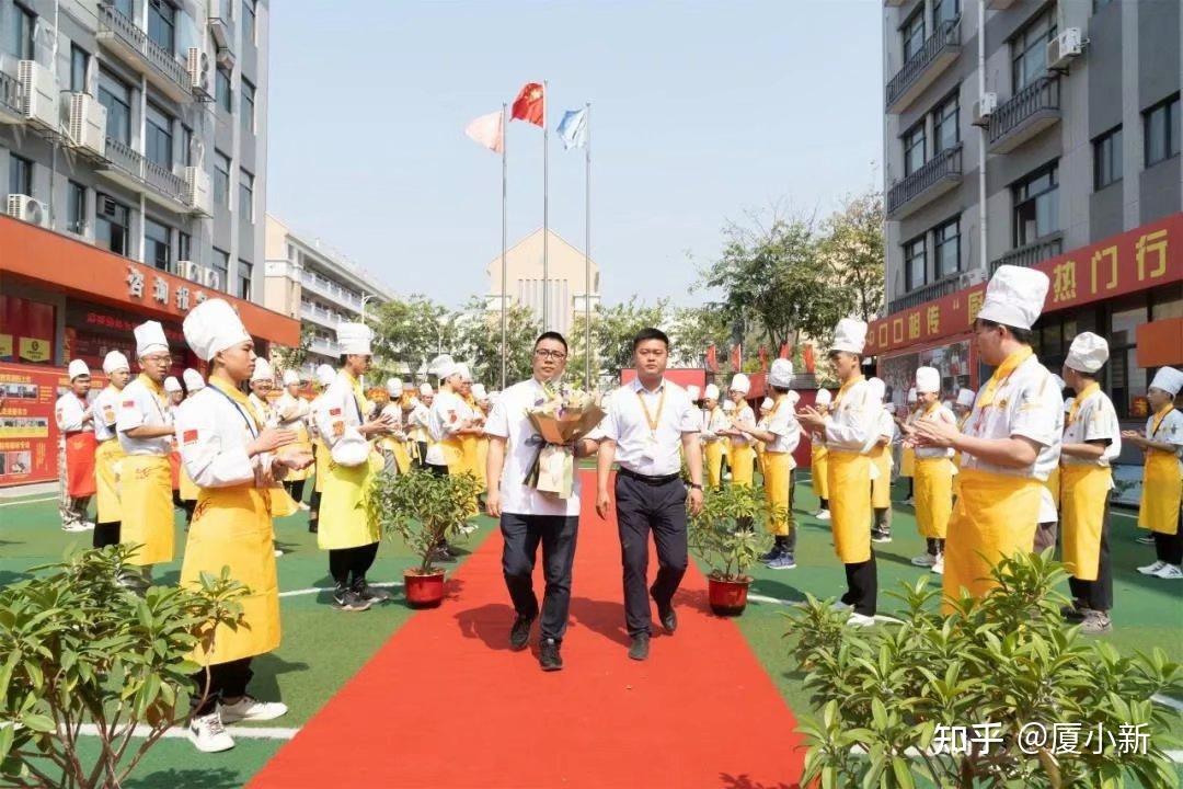 邂逅总厨|67 中国烹饪大师邓小洪走进厦门新东方,言传身教为学子