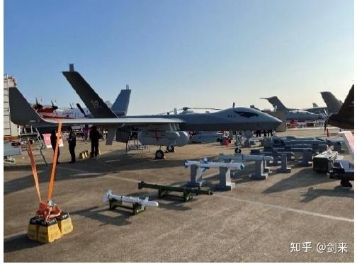 图 13:"长鹰"bzk-005 无人机"长鹰"系列无人机系统是我国第一套大型中