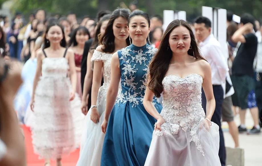 在校大学生如何学会穿衣打扮?