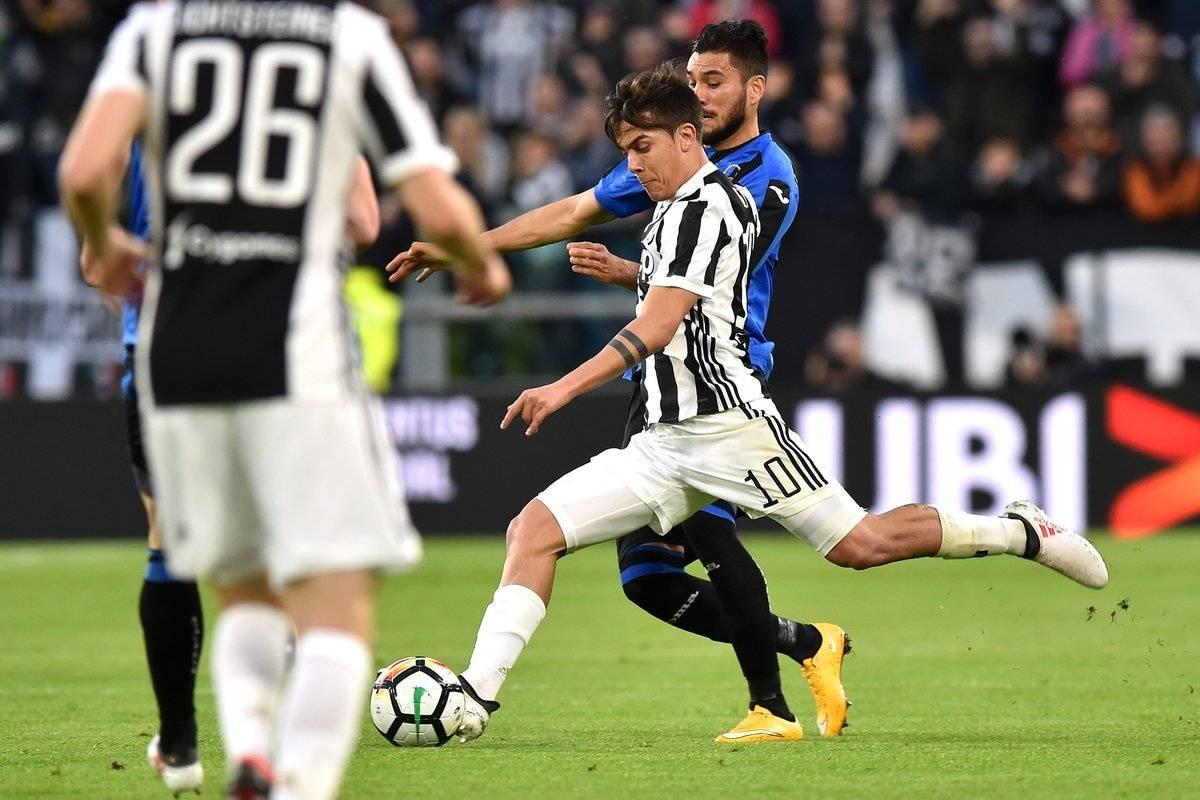 怎么才能将足球踢的很高很远?