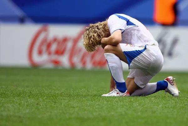 每一个阳刚的背影里,普约尔,内德维德,特里,加图索…狮王面庞下是退敌