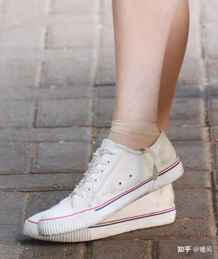 作为大学里的女孩子你觉得短的肉丝袜土吗