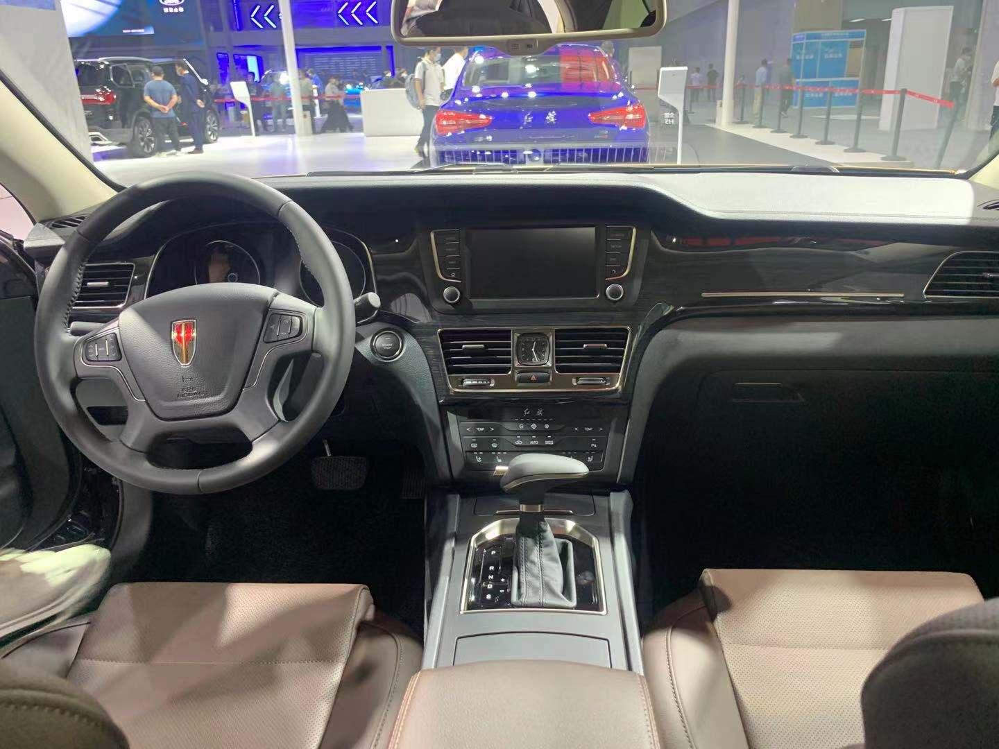 2020年广州车展红旗h7双色车身非常有奢华气场后轮驱动