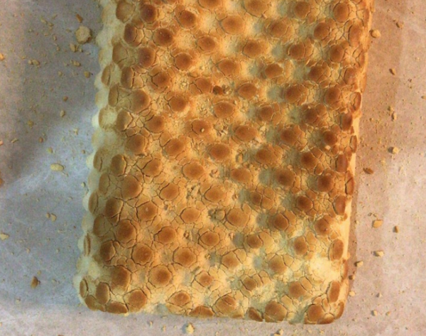 用了大概3年的乳胶枕今天拆开来一看发黄结块掉碎屑…… 还能用吗?