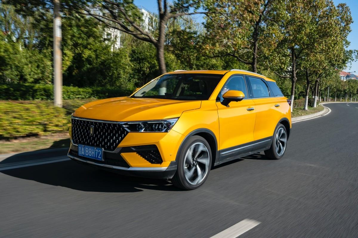 开奔腾t77pro回家过年感受稳稳的幸福