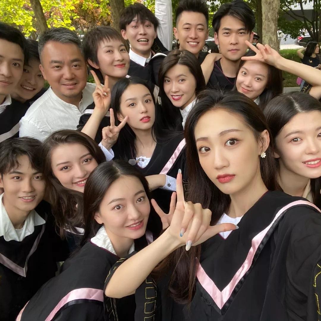 怎样才能考上北京电影学院表演系 v2-8e941da9907f2fea29210d90fd24e869_r.jpg