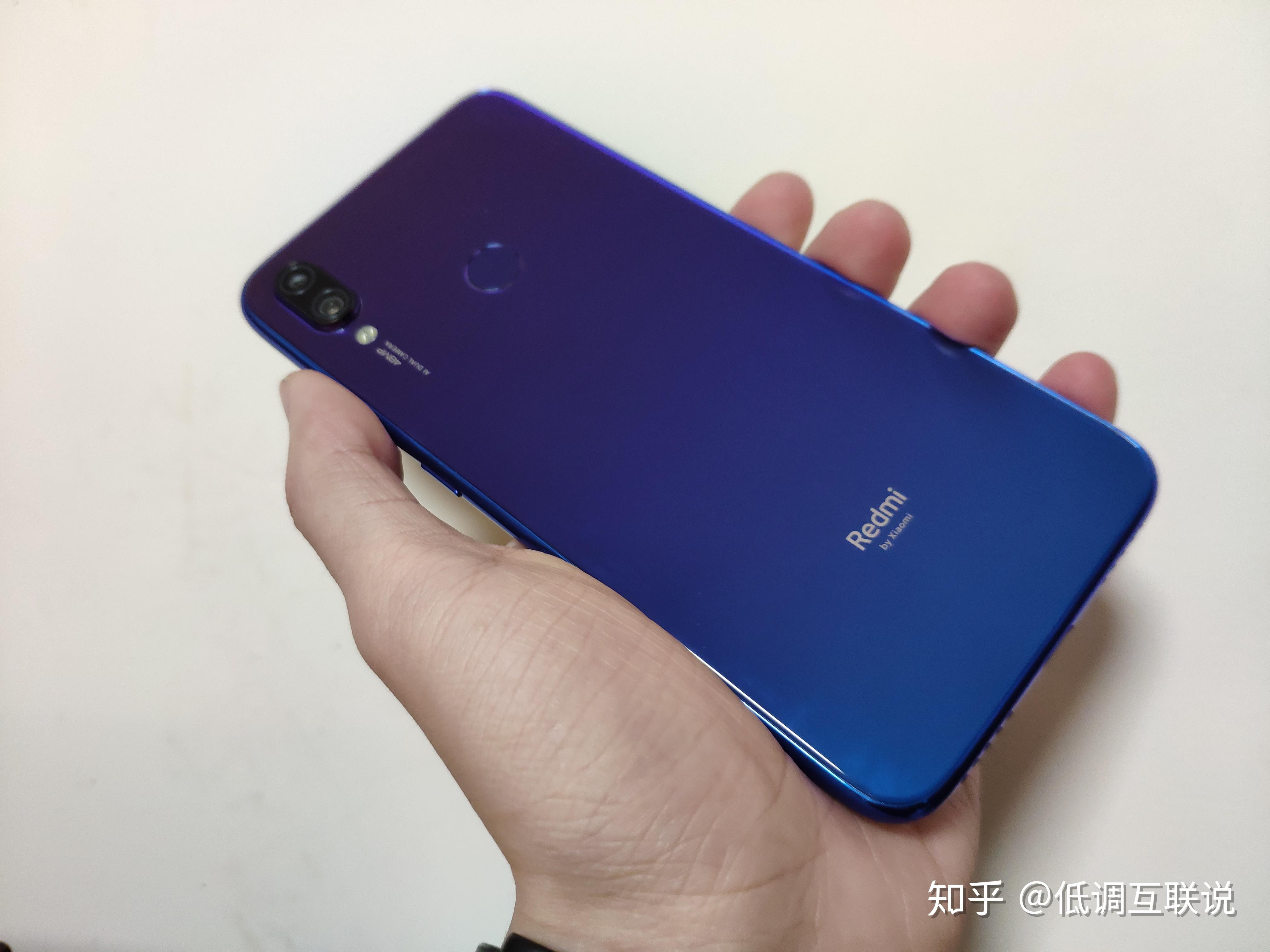 而且做了额外的加厚处理,查资料了解到第五代康宁大猩猩玻璃的跌落