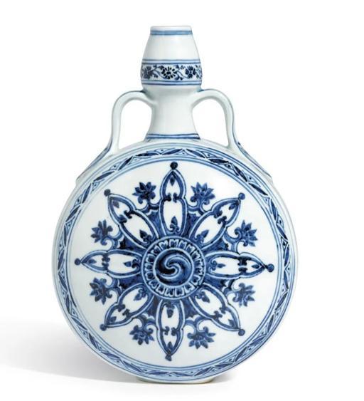 中国 大明成化年製 青花飛蝶文小壺 大明成化年