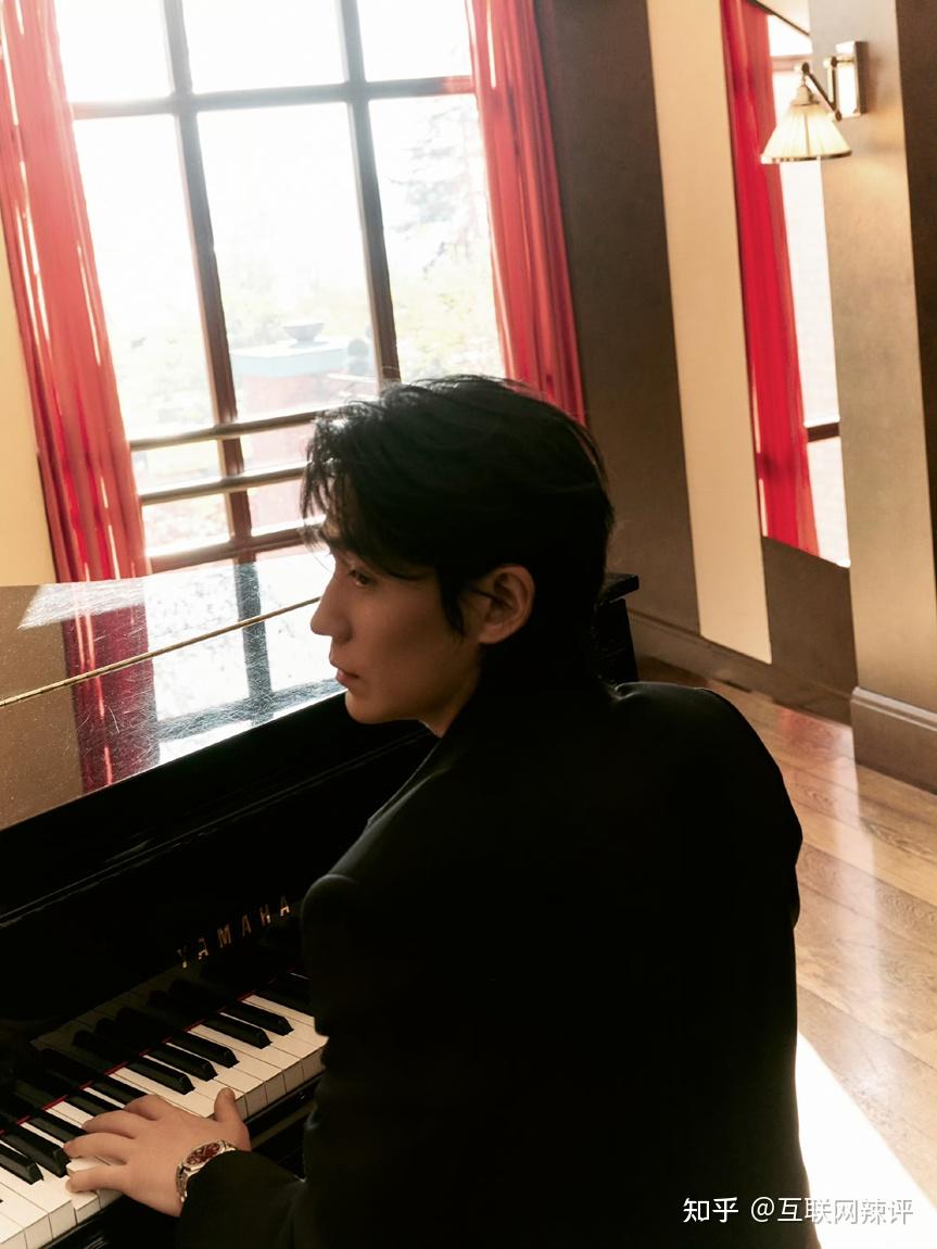 朱一龙曾经说过,"演员就是为了角色而服务的",作为一个演员,他也从不