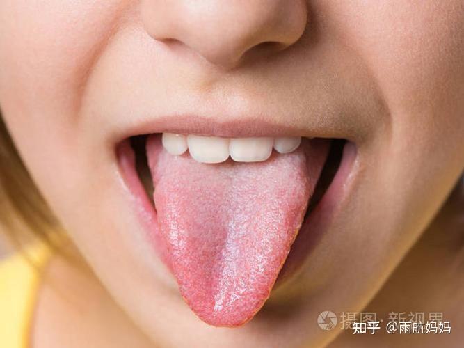 宝宝爱吐舌头的3个原因