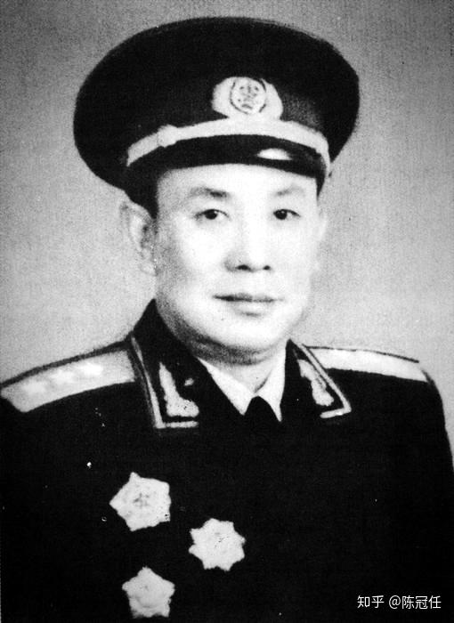 胡继成和郎献民都伤在动脉血管附近——胡继成左肩洞穿,子弹擦着颈