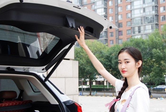 生活明朗万物可爱香车美女博越和女友