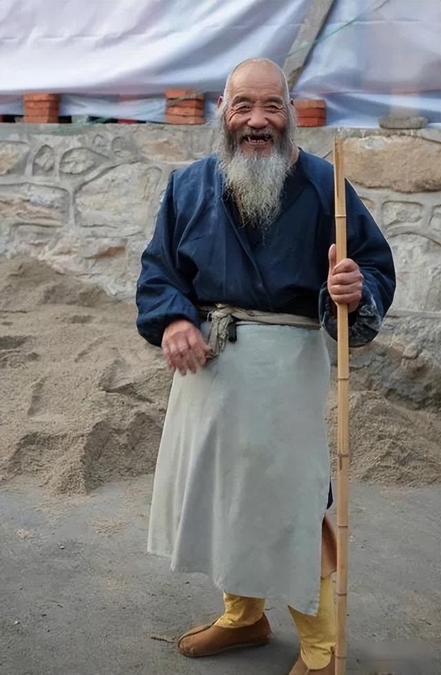 终南山百岁老僧,一身檀香,终生念佛!众生:活佛中的老顽童