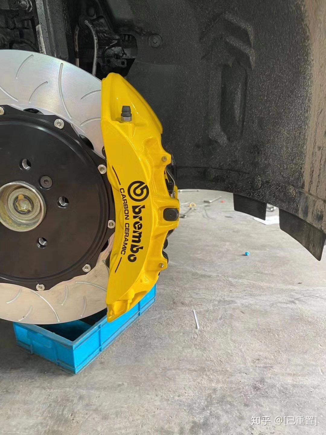 宝马x1刹车改装强悍的布雷博brembo刹车系统有劲制动