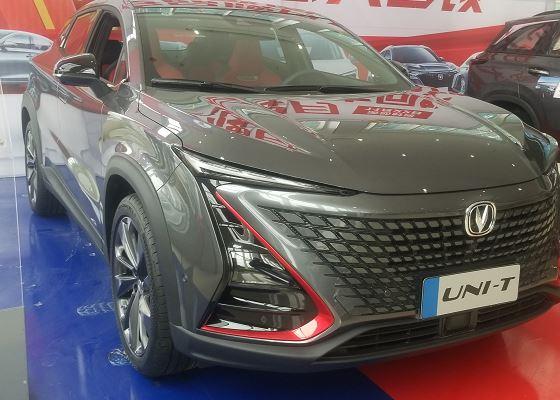 到店实拍2020款长安unit外观辨识度高15t爆发180马力