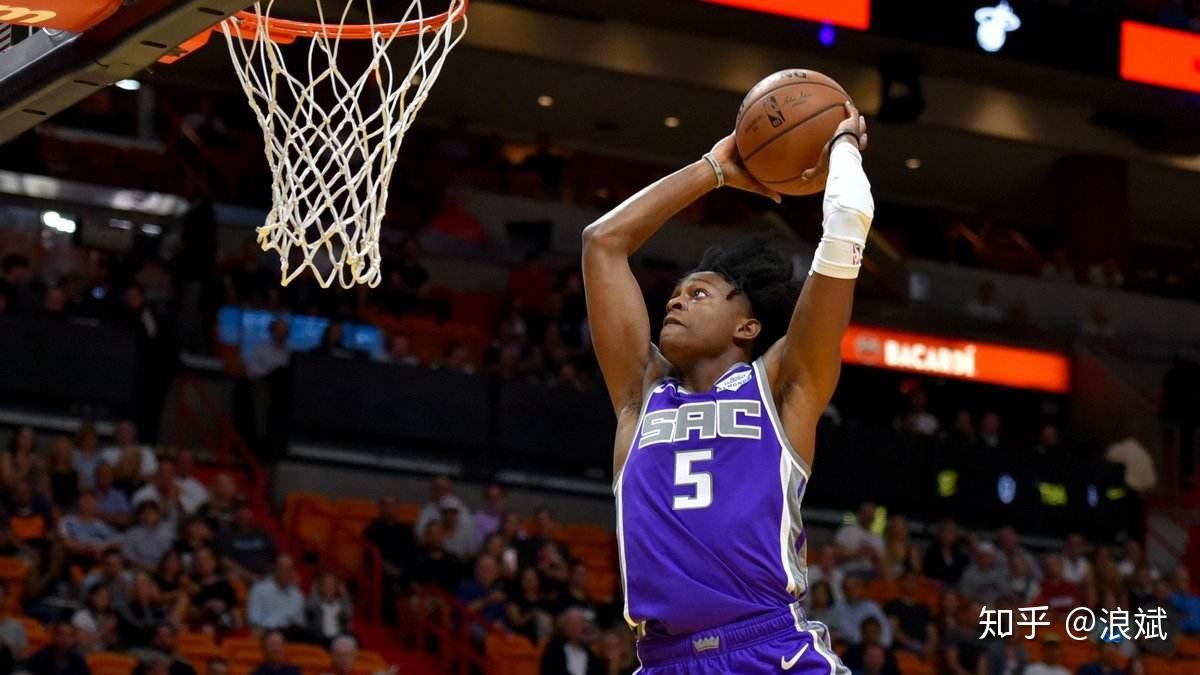 在纳什下场休息的时间段内,尽管组织与视野与纳什差距很大,但是巴博萨