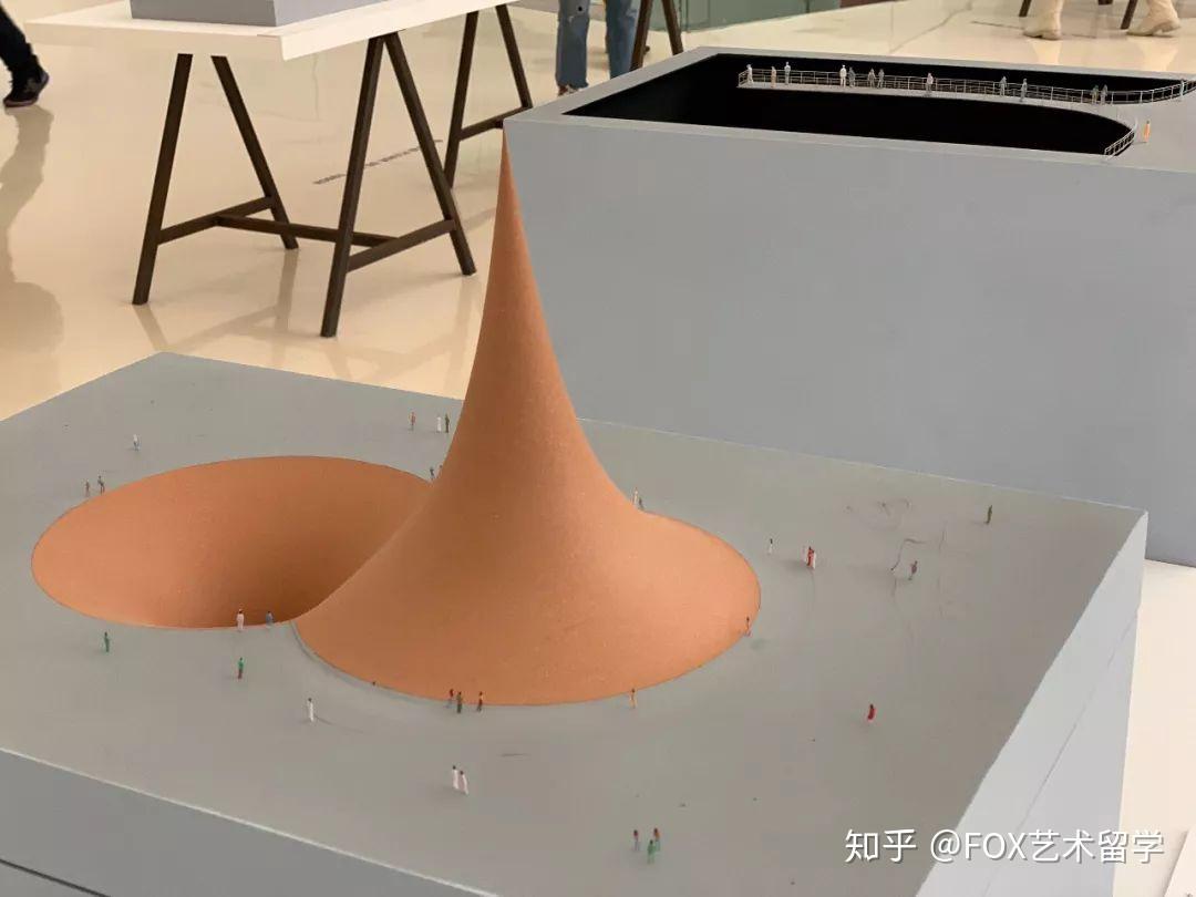 这些作品像有生命的锤子把我的灵魂都敲碎了anishkapoor北京首展记录