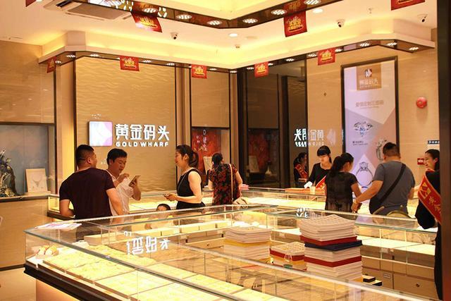 黄金码头深圳批发展厅位于深圳市罗湖区水贝一路43号,交通便利,地理