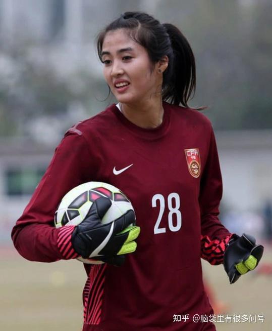 前女足国脚赵丽娜直播时痛哭怒斥黑粉我退役了我不过是接了个代言