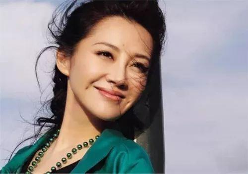 那些近50岁的明星 怎样活出30 性感熟女的模样 知乎 那些近50岁的明星 怎样活出30 性感熟女的模样 知乎
