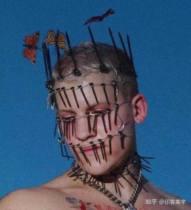 艺术家,他们用化妆品呈现血液,淤伤或者污垢,将伤痕妆带进大众视野