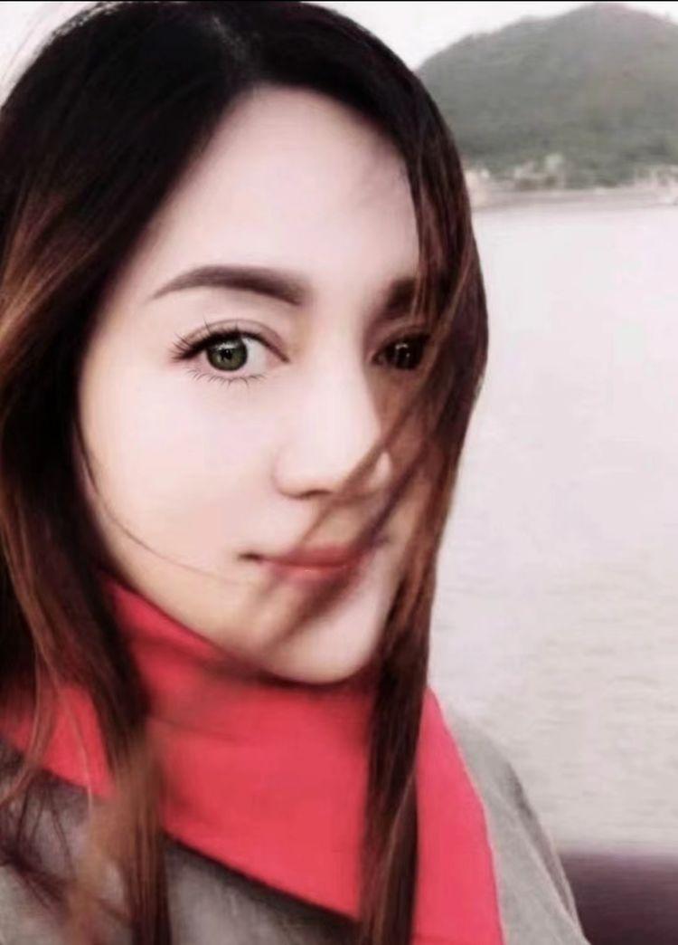 诗人书法家谷兰(中国书法家协会培训教师)