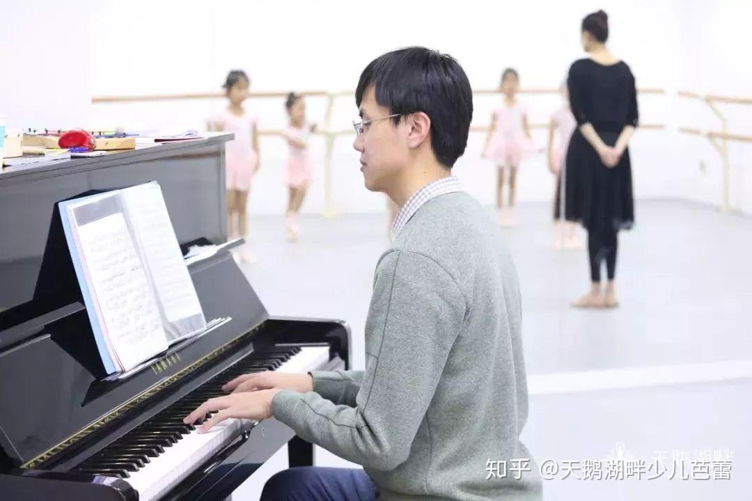 湖畔钢琴曲谱_贝加尔湖畔钢琴简谱(3)
