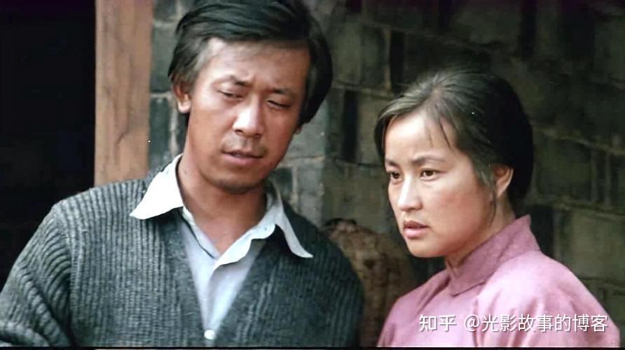 彭瑶:电影《芙蓉镇》和《活着》的比较分析 - 知乎