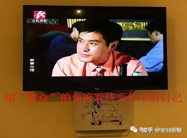 从观众的角度表现观众对各国运动员到来的热切期待