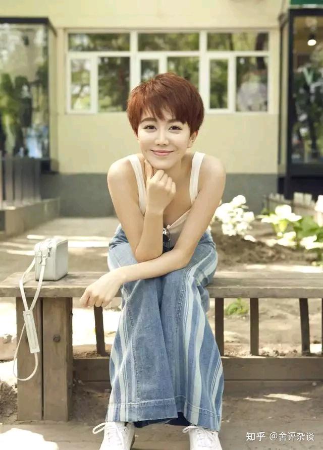 姜妍并没有听从干妈的警告:不要恋爱,不要性感,要踏踏实实.