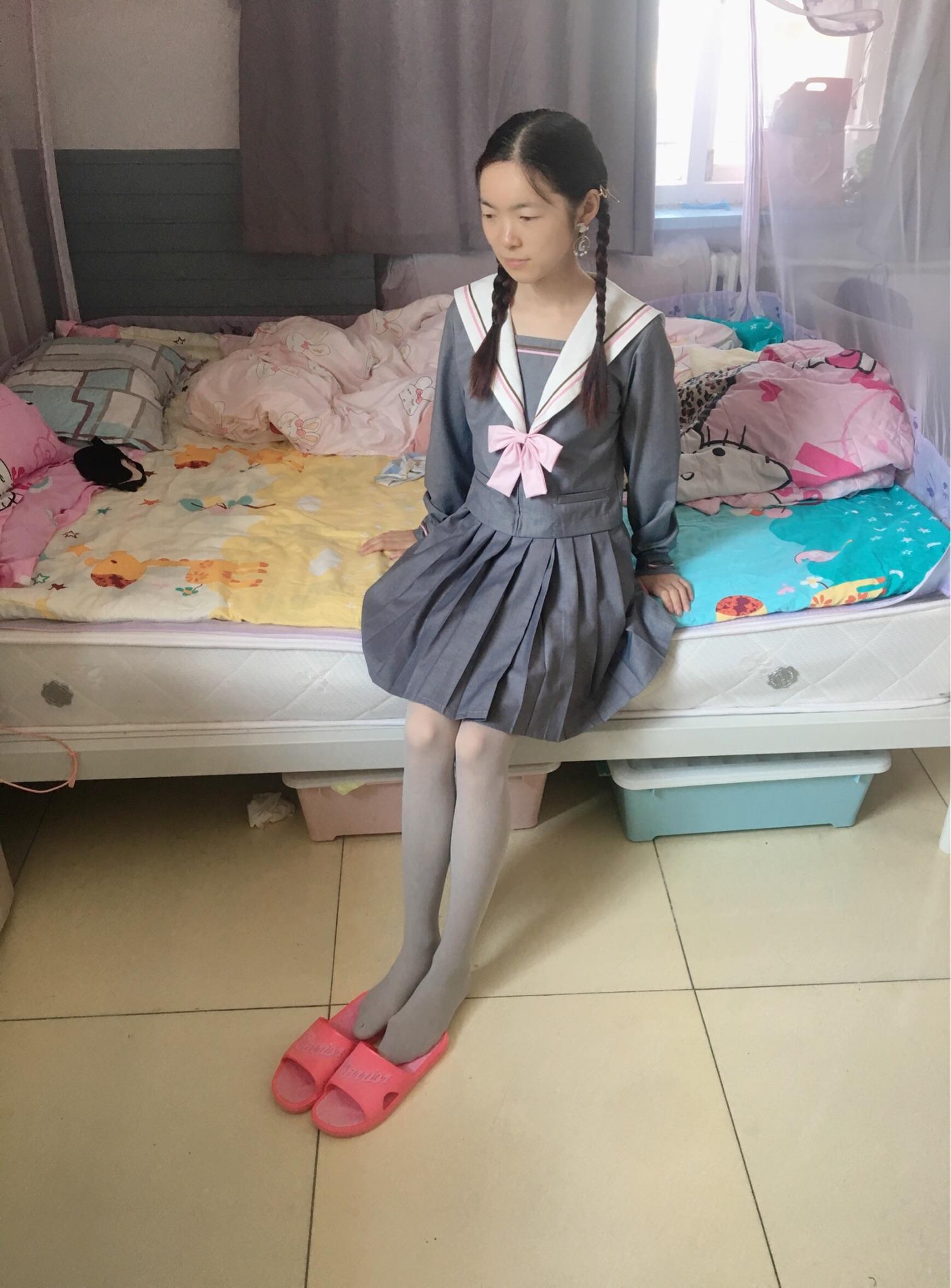 女生穿长筒袜到图书馆是不是哗众取宠?