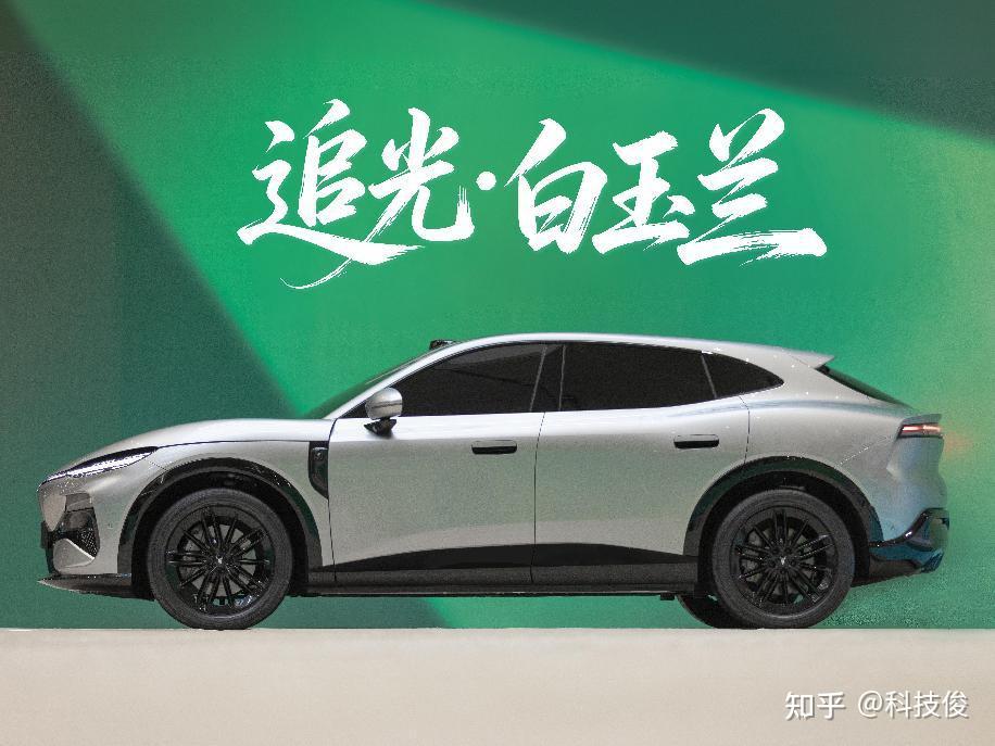 毛晓彤看了都走不动道！被明星追着拍的岚图追光S到底有多绝？