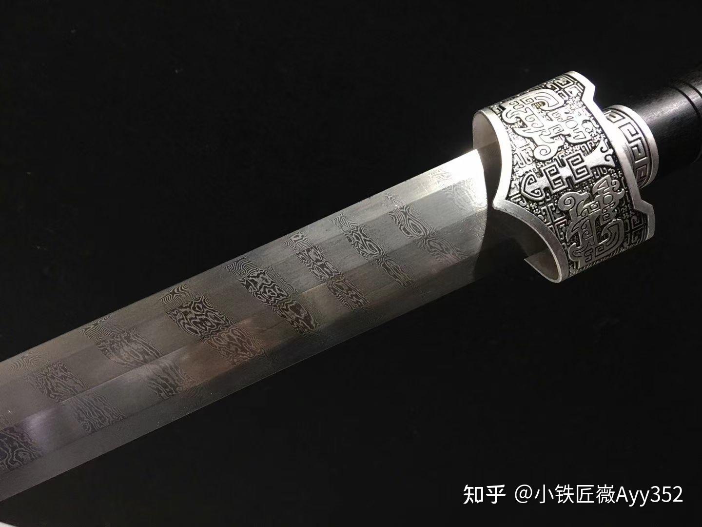 天梯赵云剑,尺寸,全长90cm ,韧长65cm  柄长23cm  韧宽4.2cm,厚0.