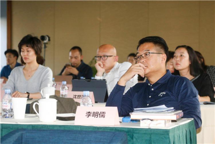 旅游传播者峰会召开做有故事的旅游产品和有态度的传播者