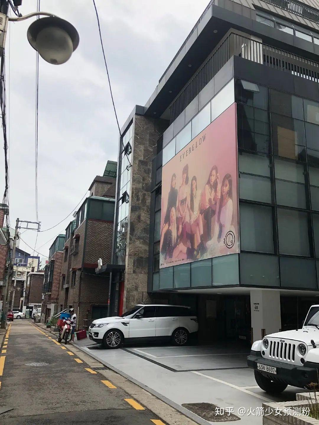 乐华旧公司位置偏僻,在小巷子的别墅里.