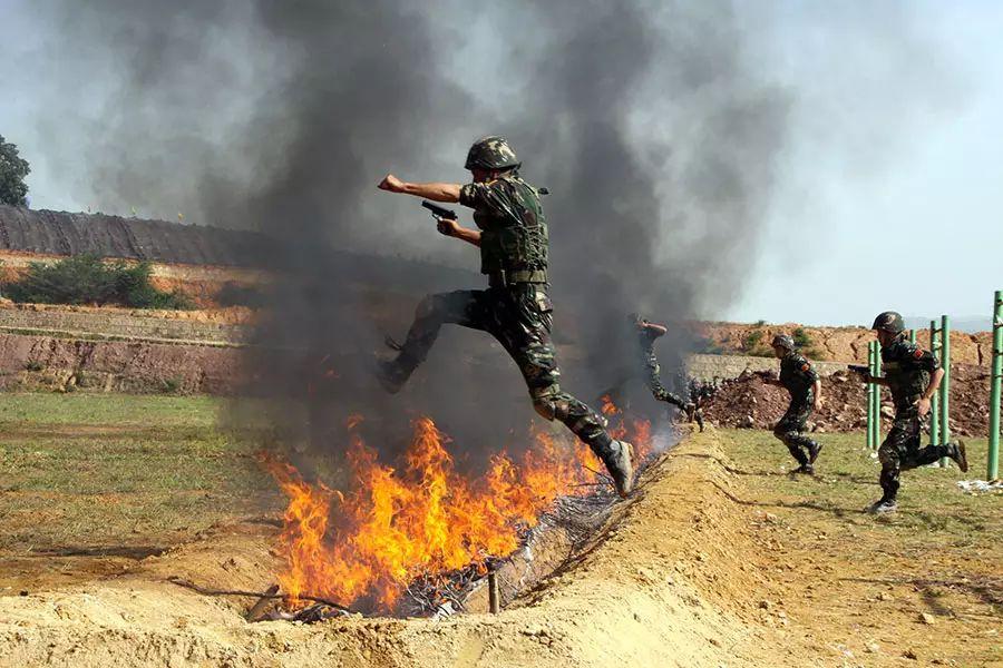 从尖刀到铁拳看空降兵使命任务的拓展