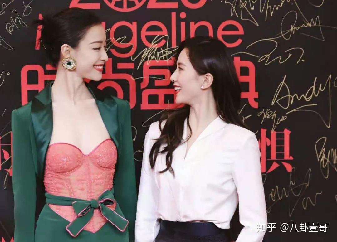 时尚盛典刘诗诗牵手倪妮,隔空亲吻太甜蜜!与杨幂互动风趣幽默