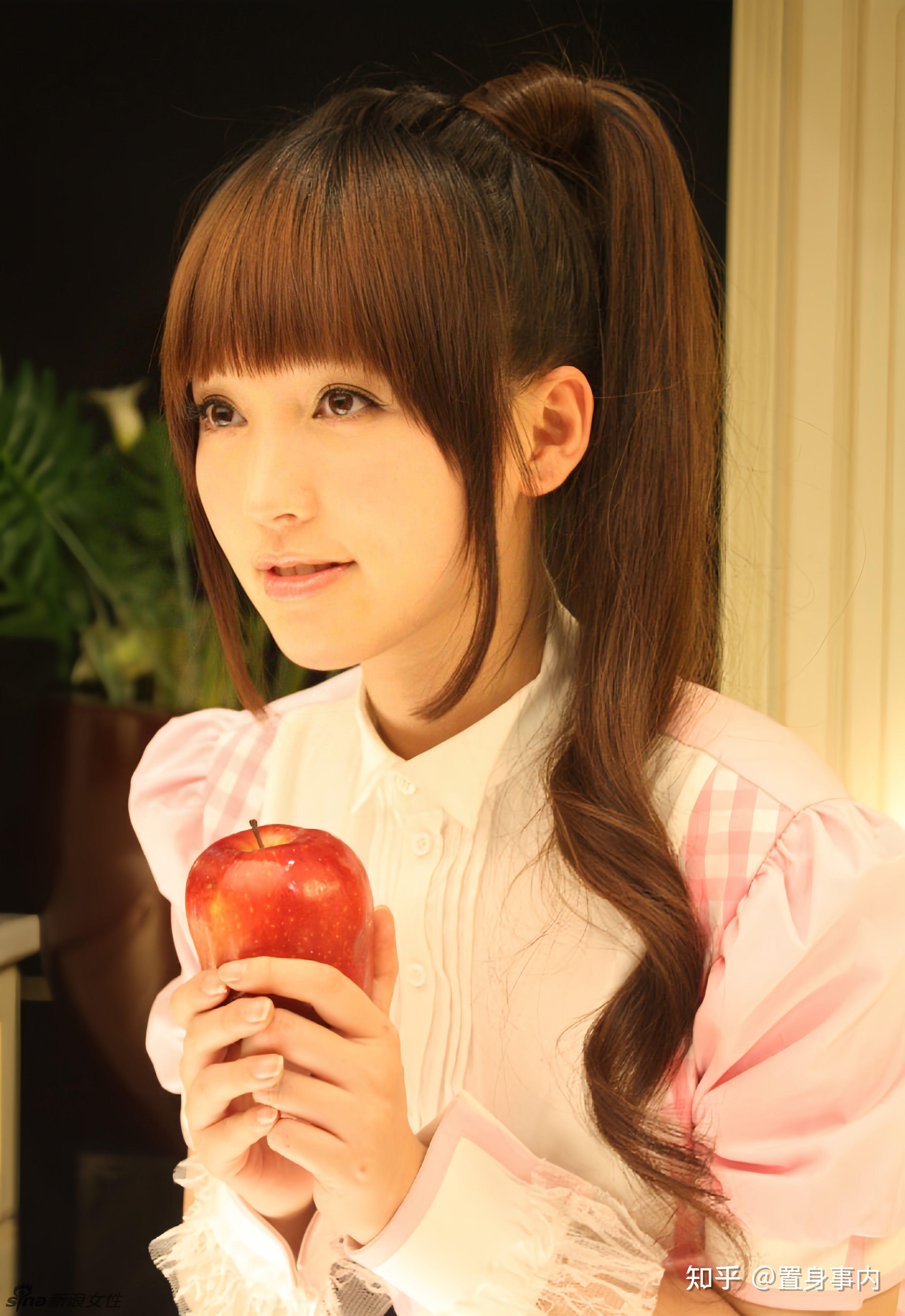 金莎男友被锐评开塞露,两人差19岁引热议,大龄女星喜欢姐弟恋?