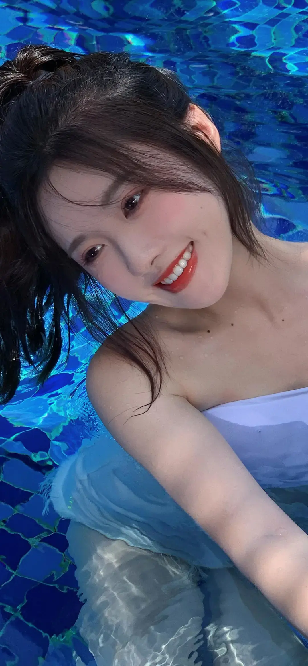 有没有美女姐姐的壁纸呀,球球各位了,要无水印的呦? - 知乎