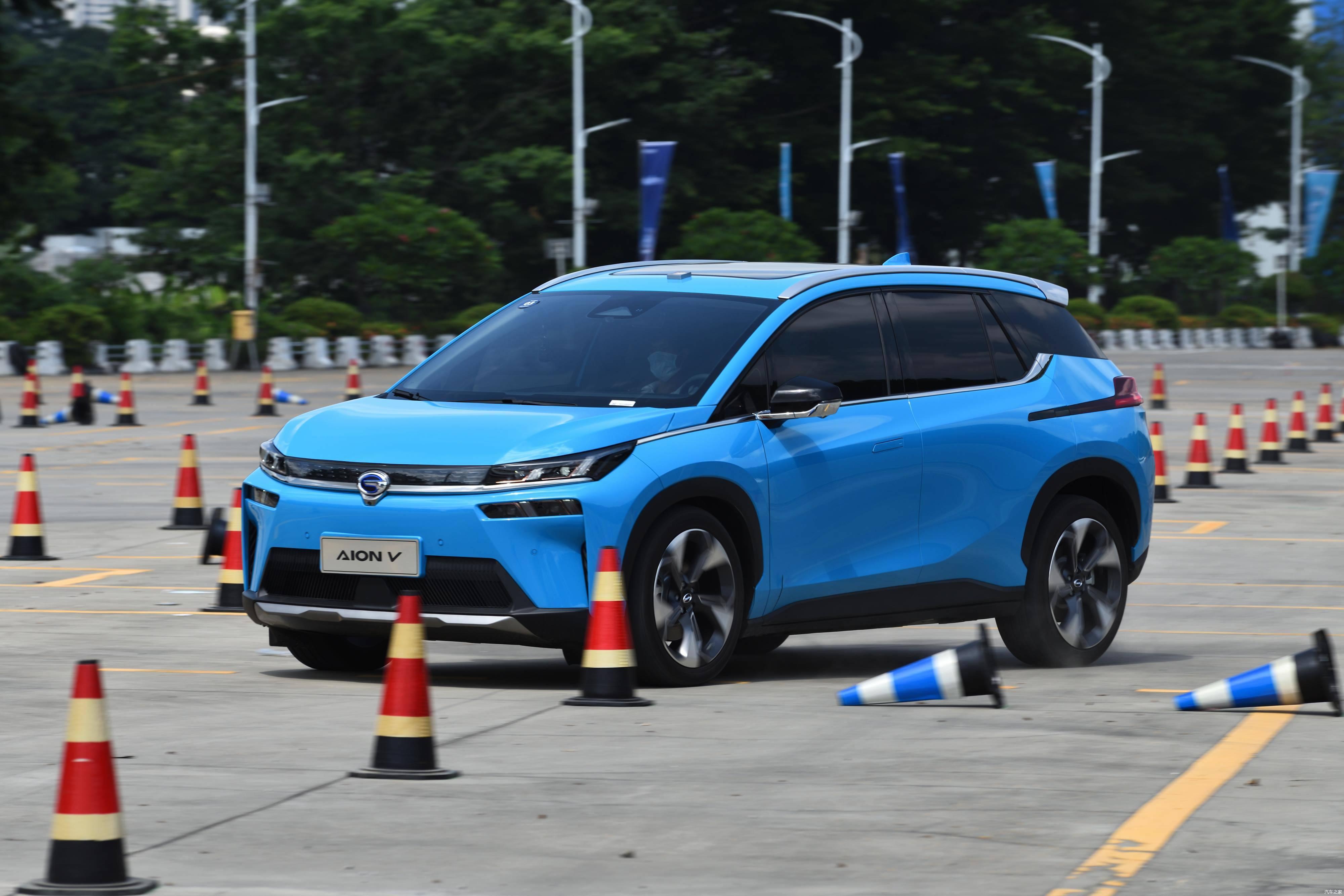 全铝平台超长续航越级空间试驾广汽新能源aionv