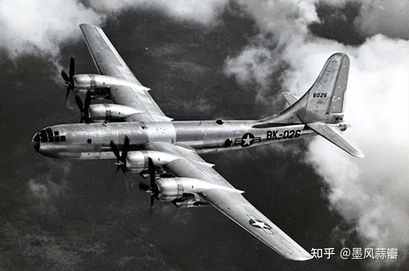 1945年,b-29成为第一架携带原子弹参与实战的飞机,至今这个纪录无人能