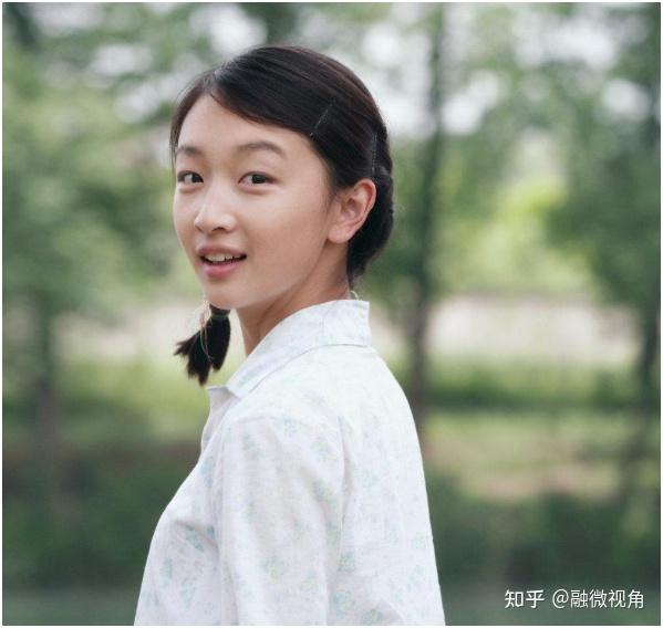 奖项砸出来的谋女郎，最近操作有点迷，和范伟上演“爷孙恋”？