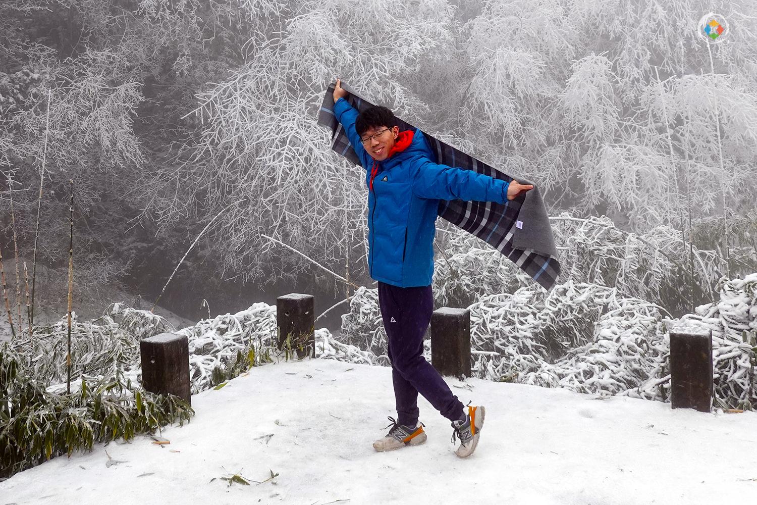 南方人对下雪的渴望:花20块买一桶雪,重庆人能够理解吗?