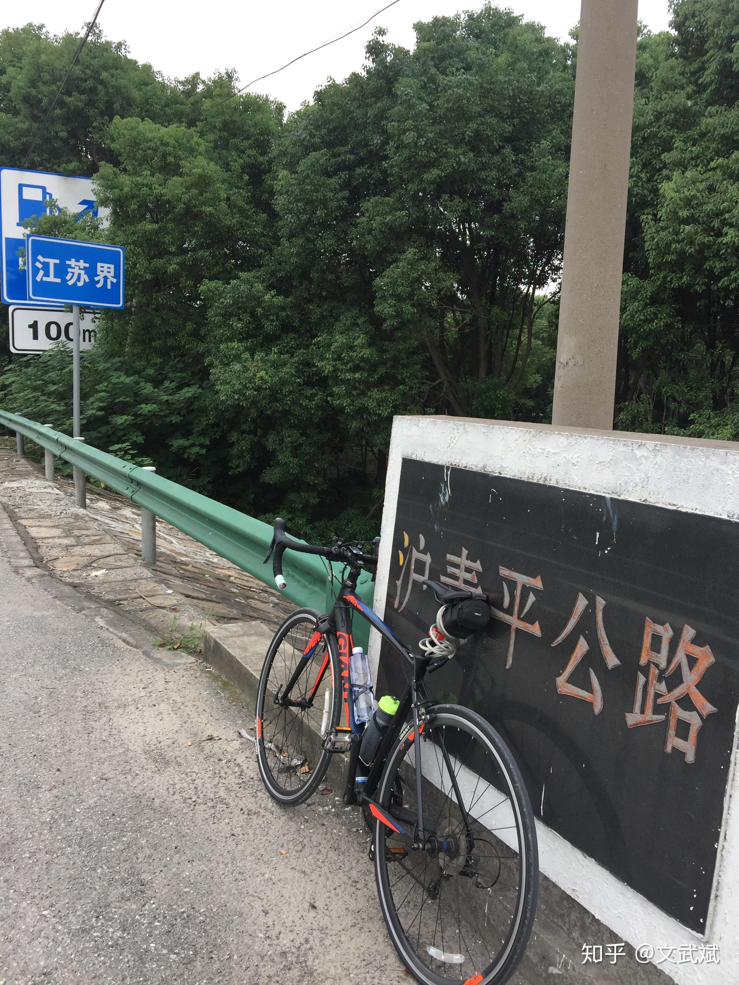 金秋时节骑行沪青平公路非常之好