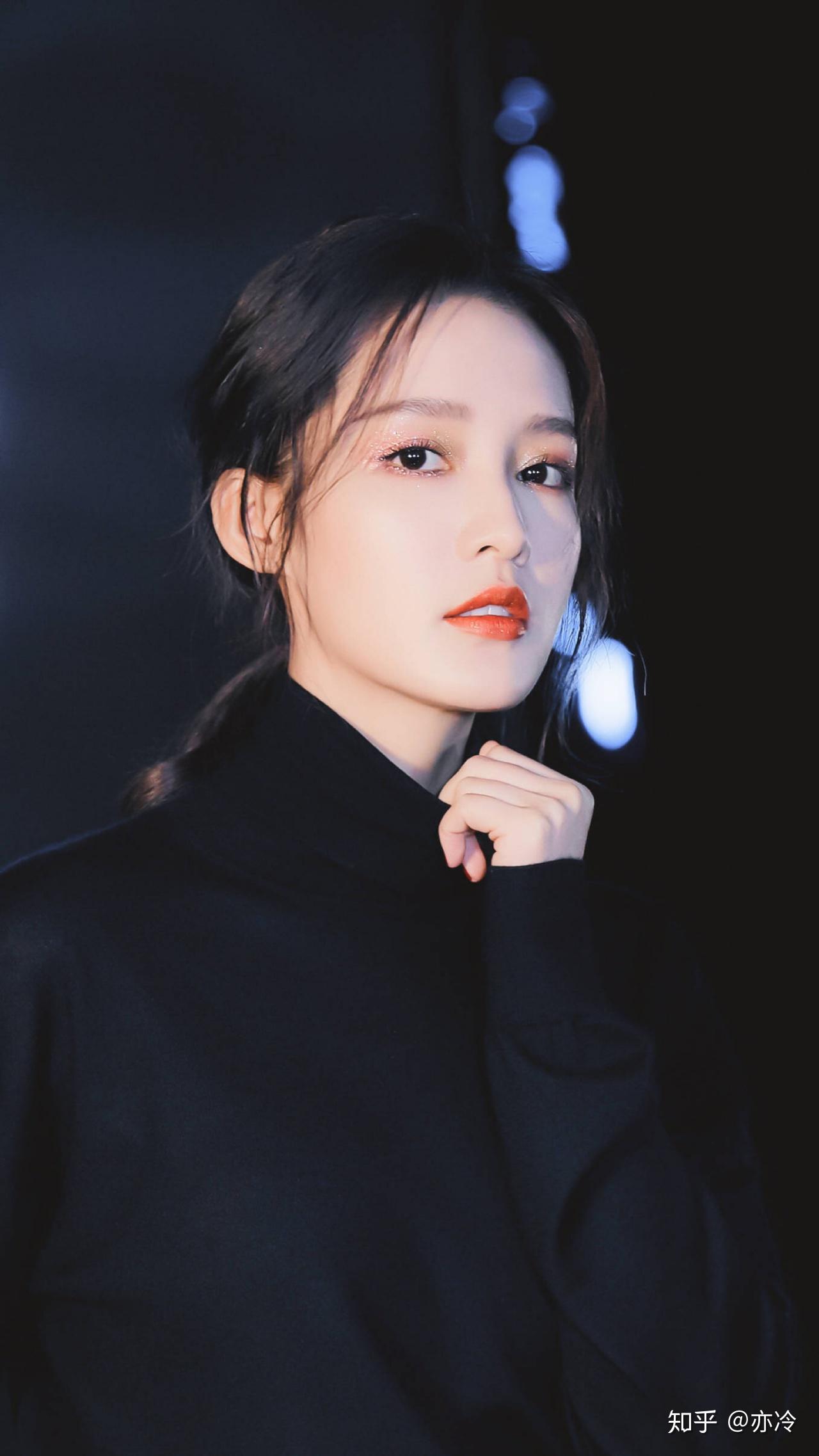 有没有李沁的高清手机壁纸呀