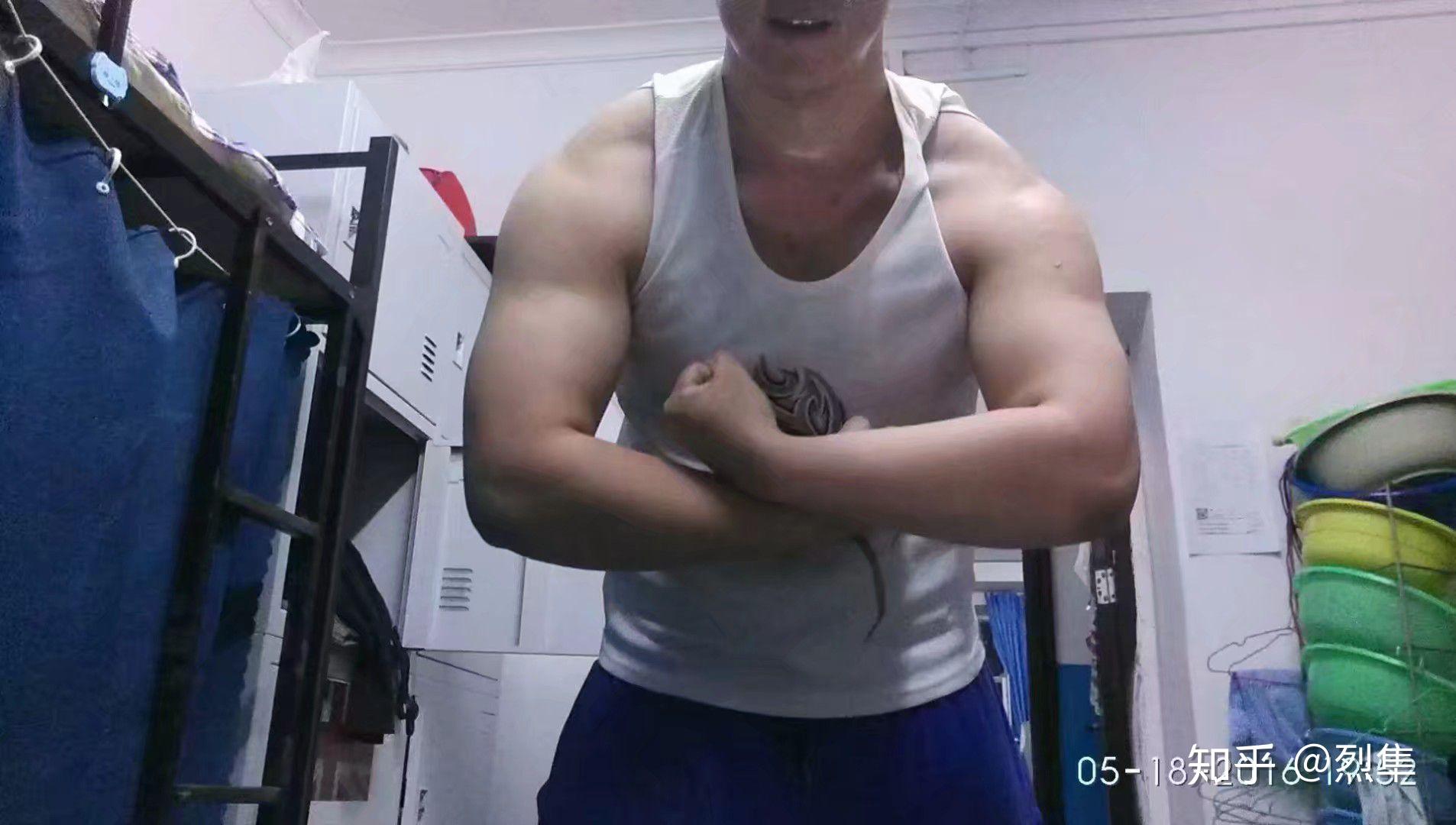 男生身高179体重180斤胖吗
